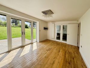 Lounge- click for photo gallery